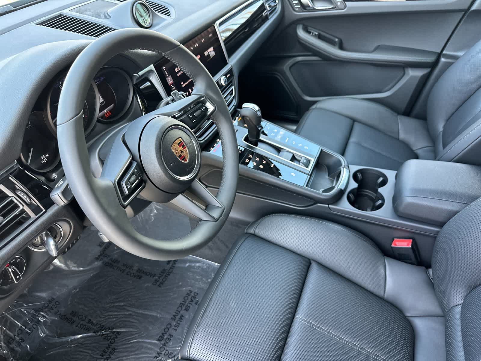 New 2026 Porsche Macan AWD/4WD image 4
