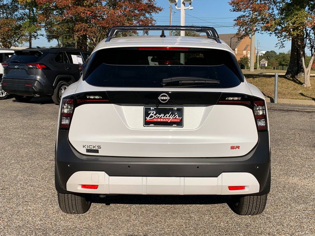 New 2026 Nissan Kicks SR FWD image 4