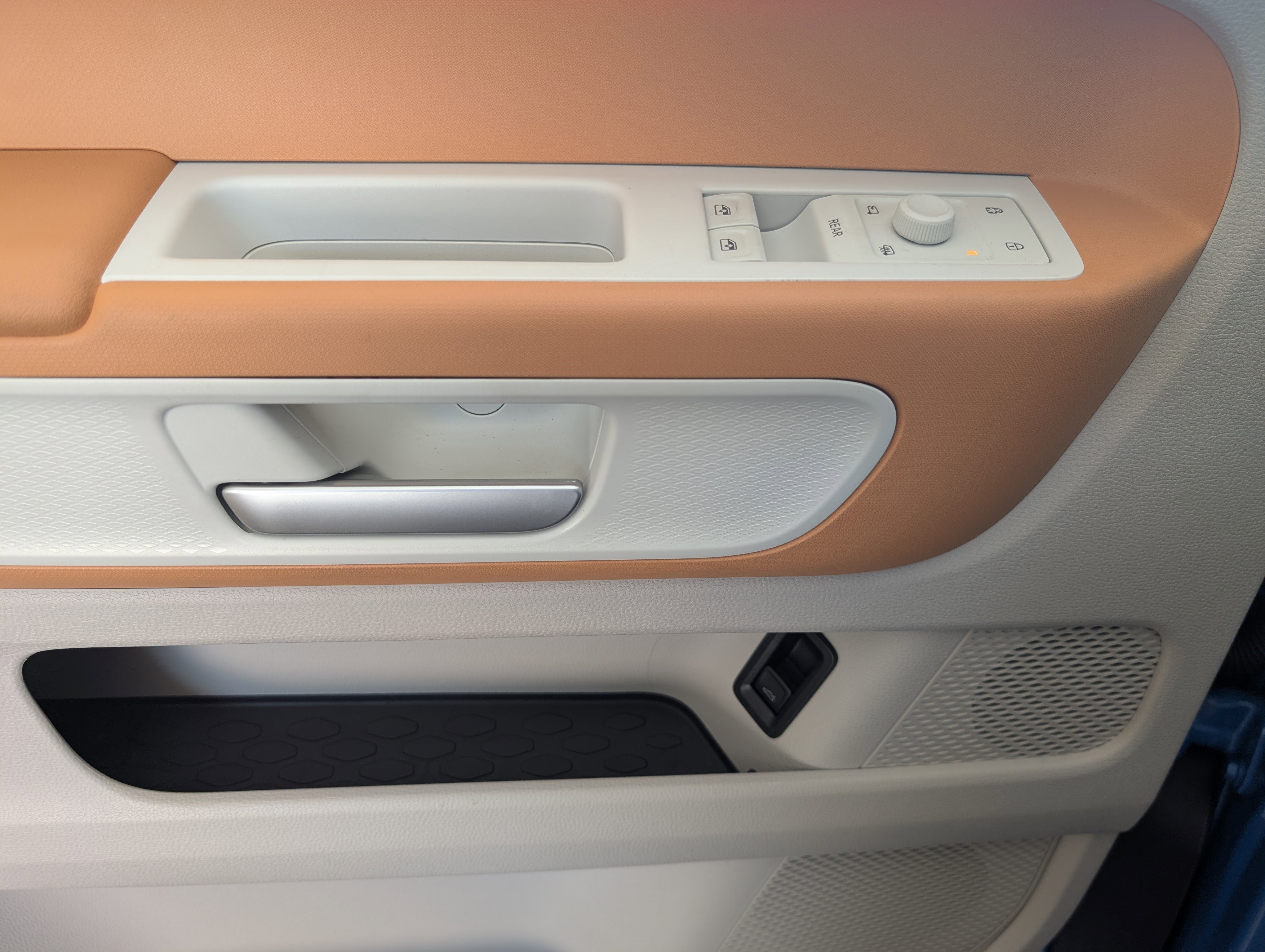 Used 2025 Volkswagen ID. Buzz Pro S Plus RWD image 16