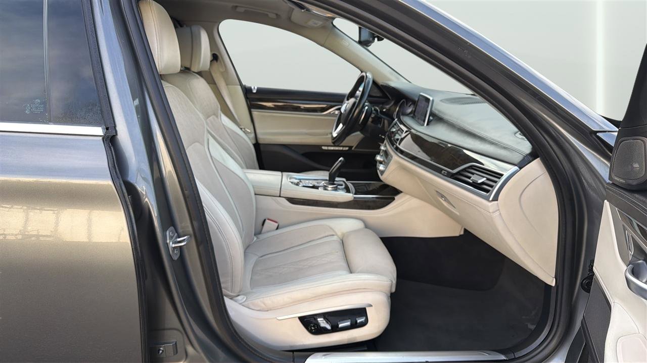 Used 2016 BMW 750i xDrive AWD/4WD image 13