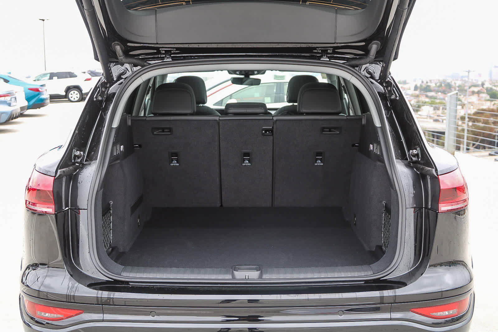 Used 2025 Audi Q6 e-tron Premium w/ Convenience Package image 28