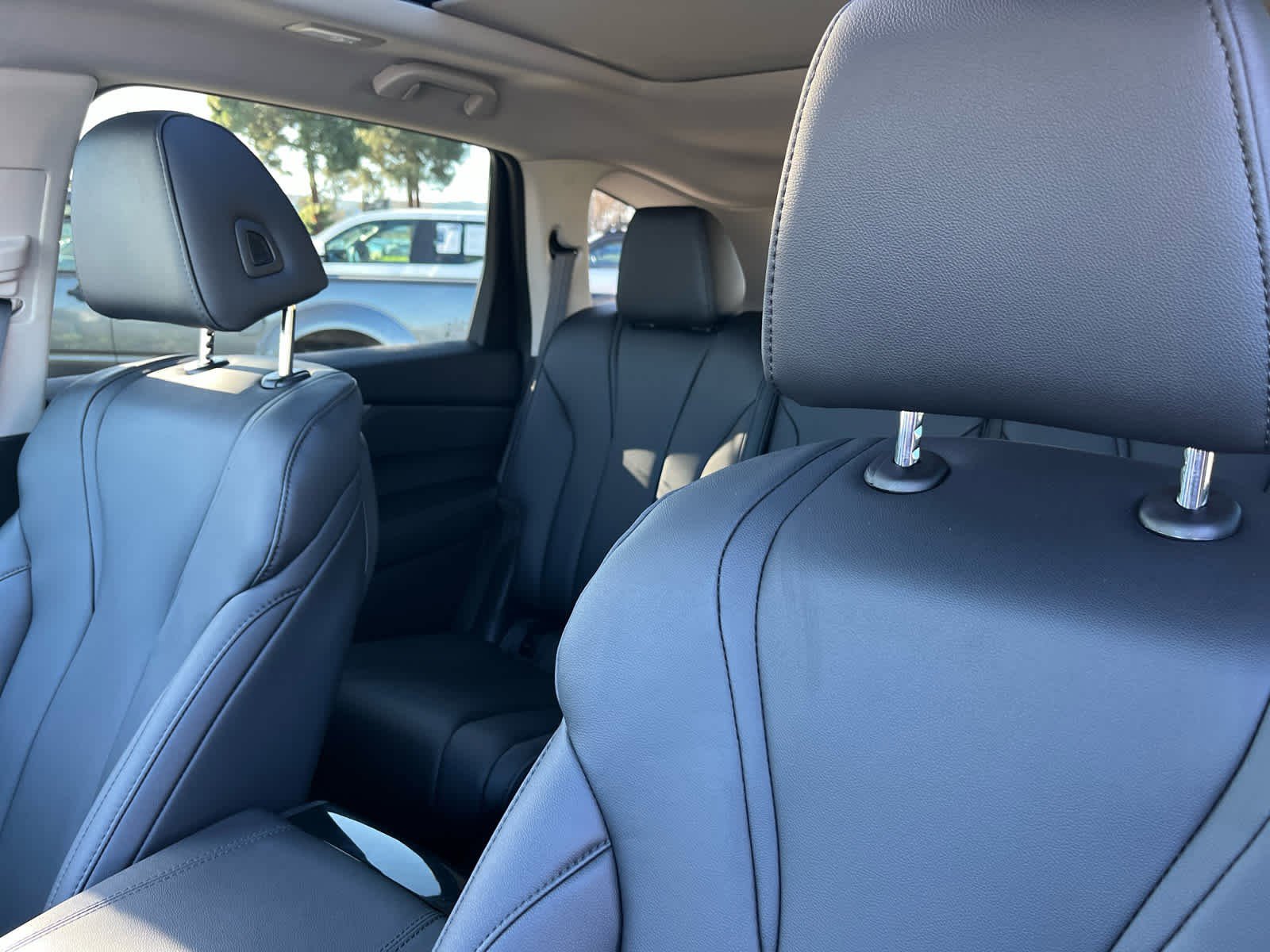 Used 2025 Acura MDX FWD image 34