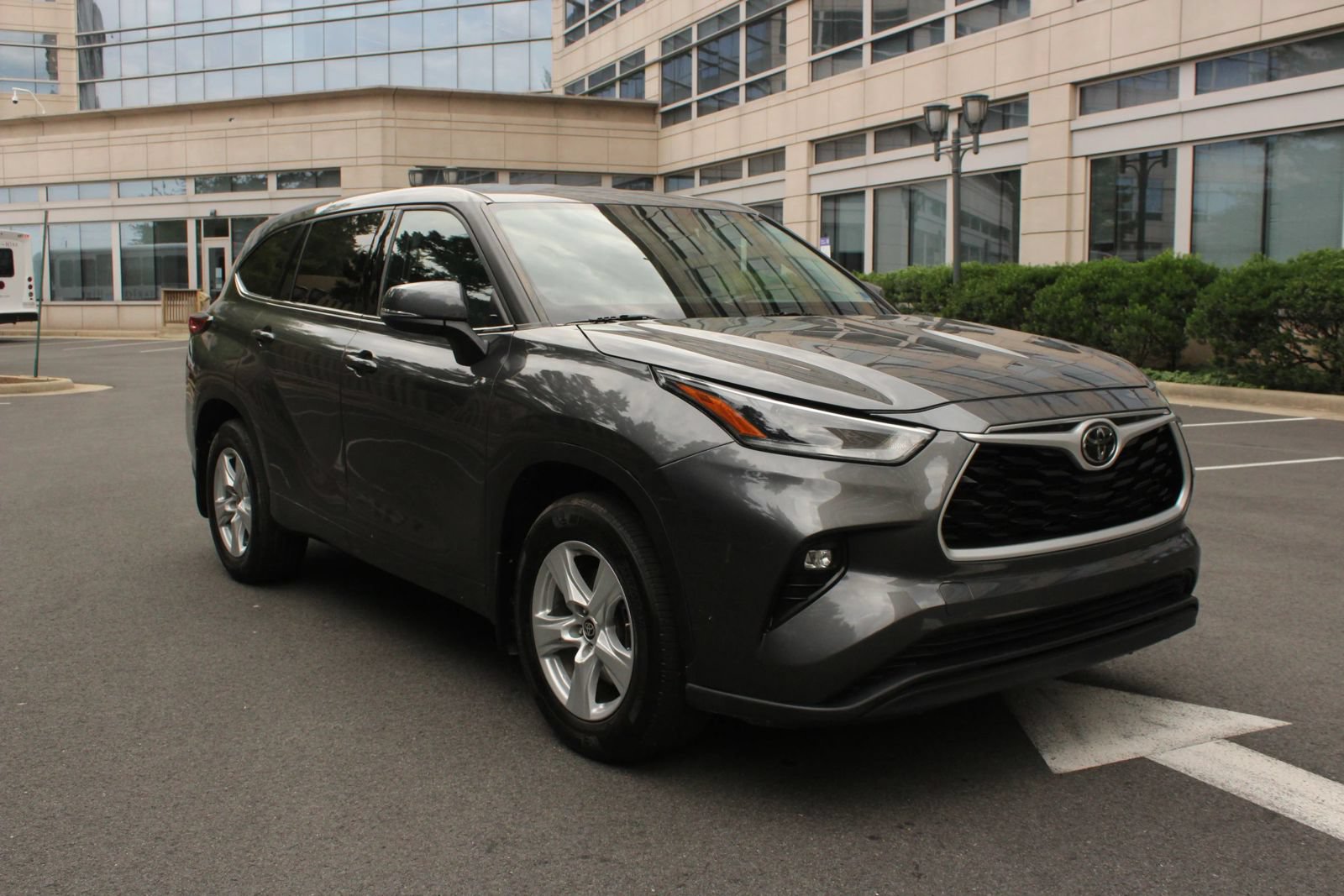 Used 2021 Toyota Highlander LE