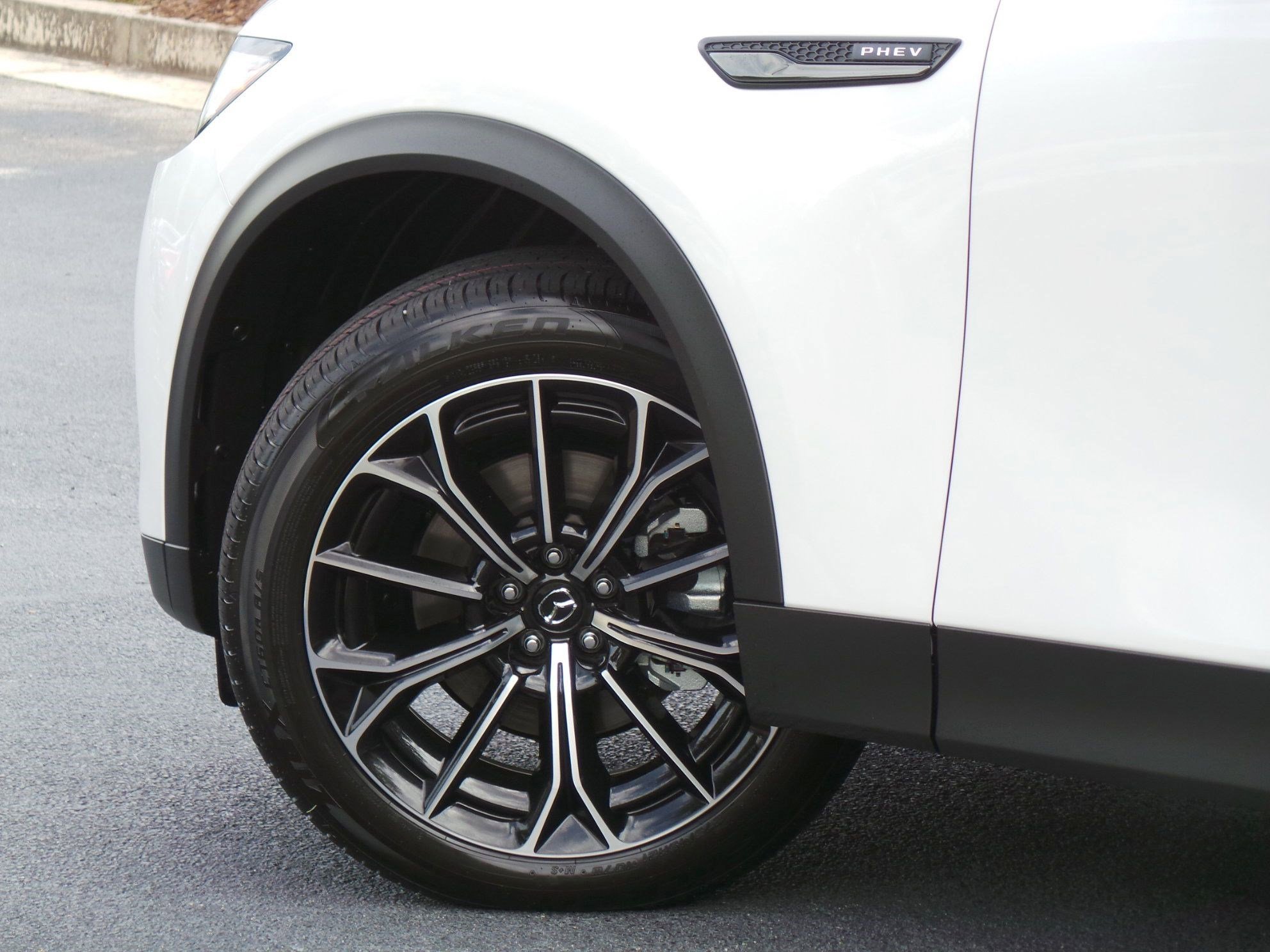 New 2025 MAZDA CX-70 Plug-In Hybrid w/ Premium Plus image 31