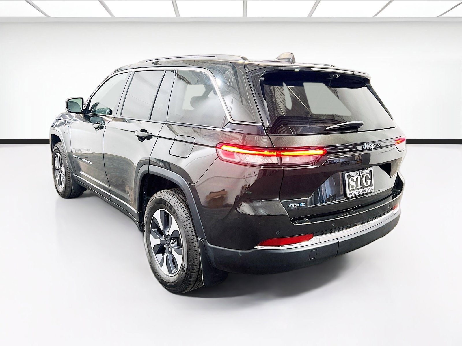Used 2023 Jeep Grand Cherokee 4WD 4xe w/ Luxury Tech Group II image 6