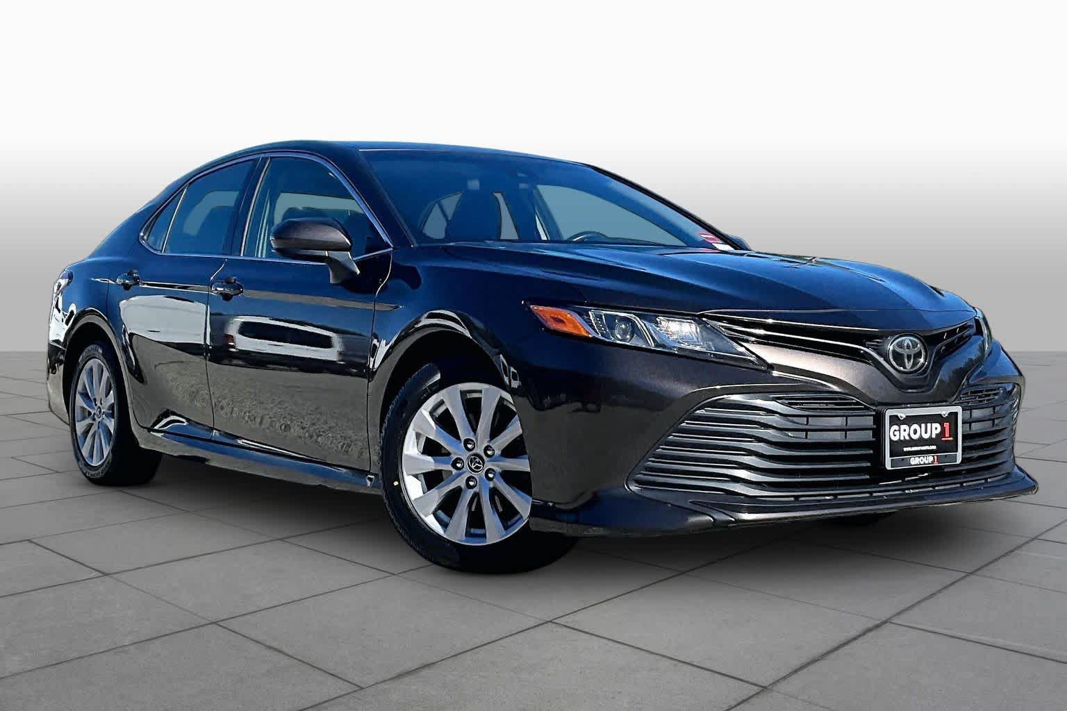 Used 2018 Toyota Camry LE FWD image 3