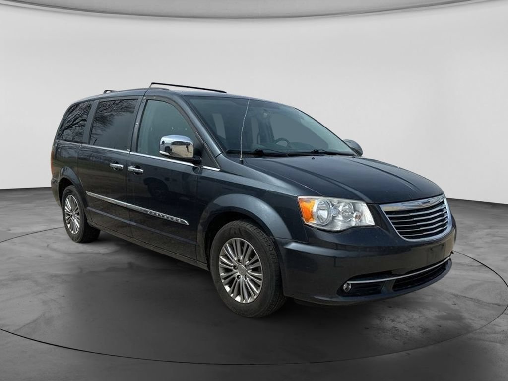 Used 2014 Chrysler Town & Country Touring-L w/ Driver Convenience Group FWD video 1