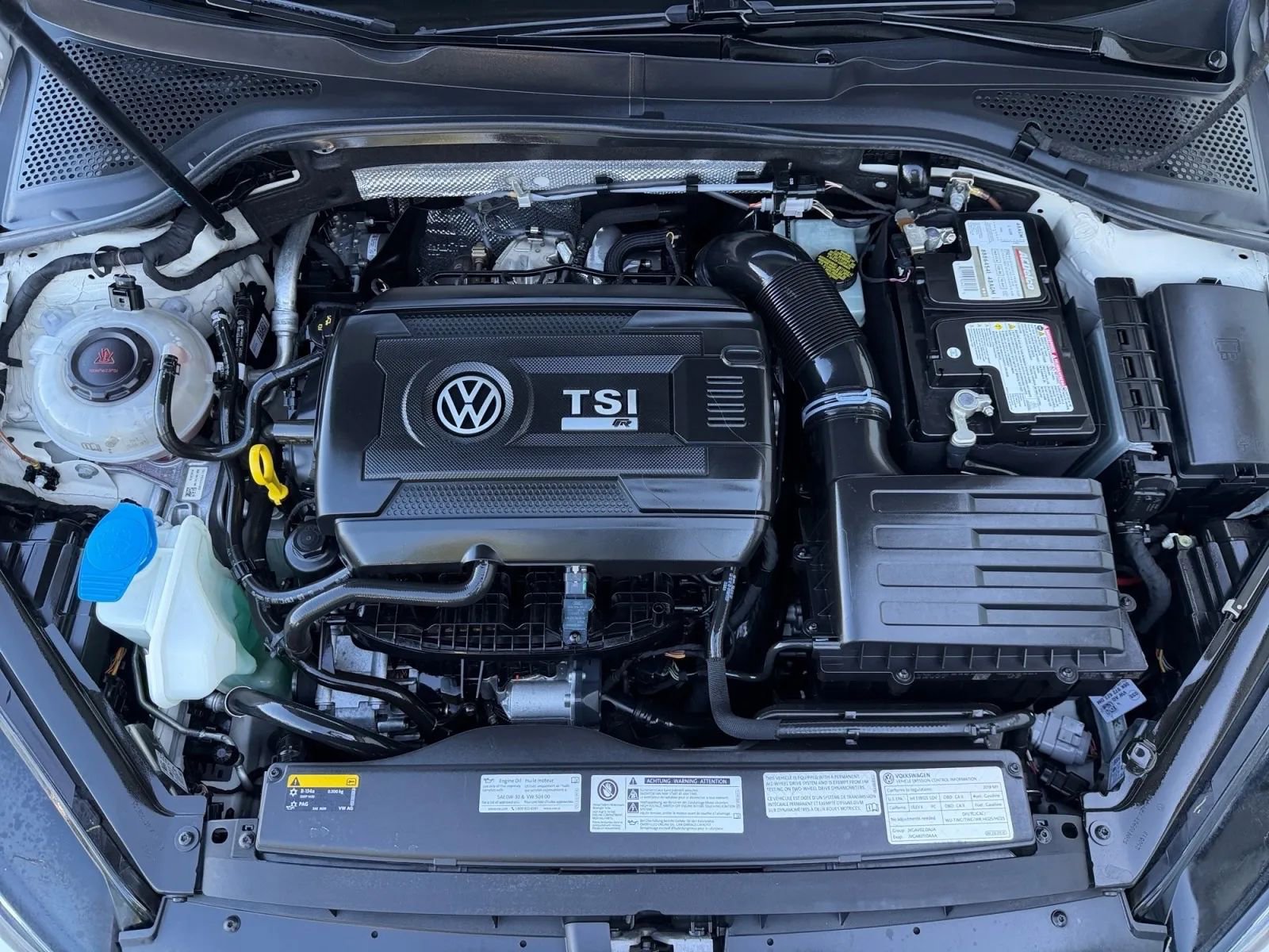 Used 2018 Volkswagen Golf R 4-Door AWD/4WD image 23