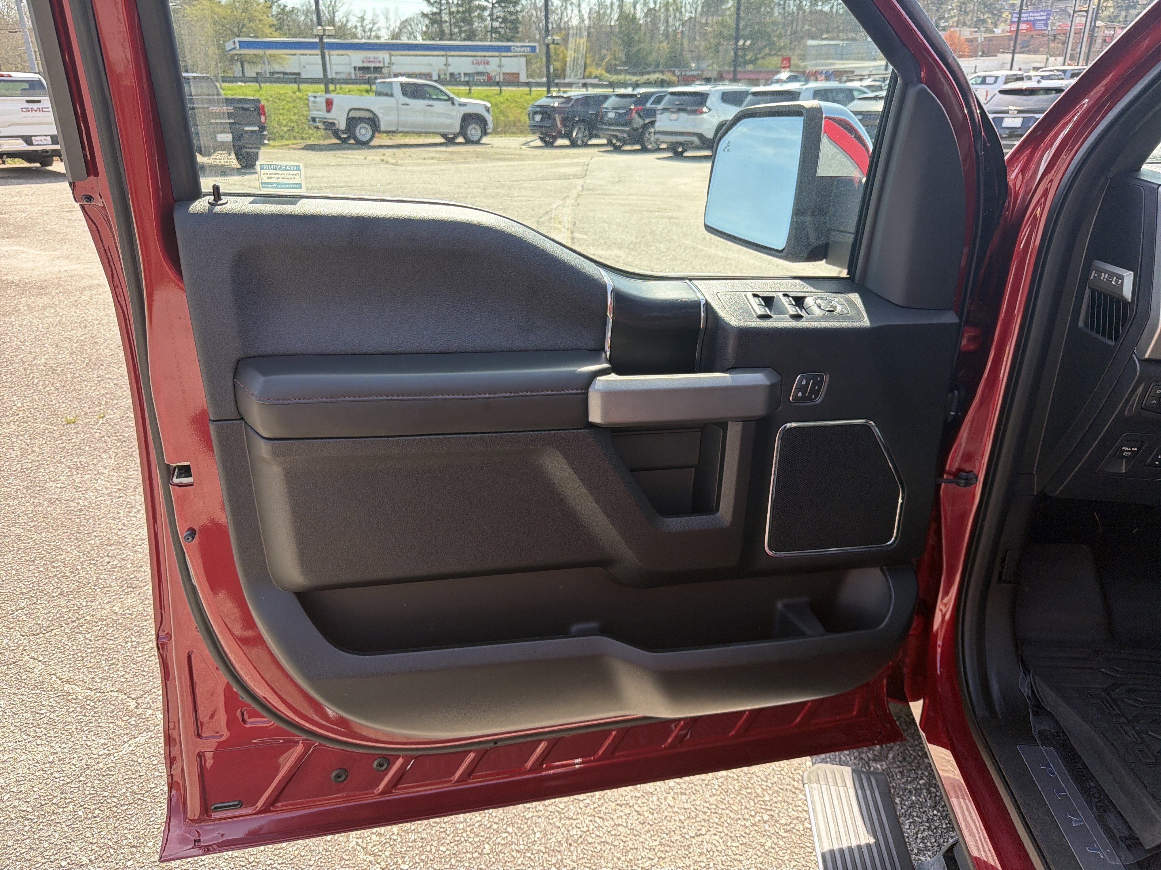 Used 2018 Ford F150 Platinum w/ Equipment Group 701A Luxury image 12