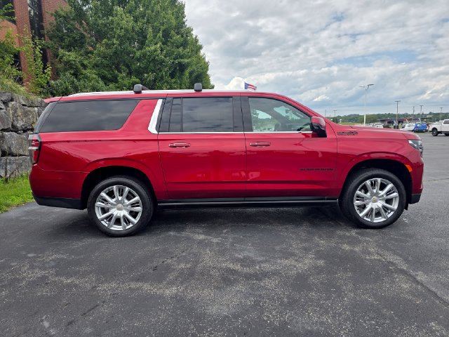 Used 2024 Chevrolet Suburban High Country AWD/4WD image 2
