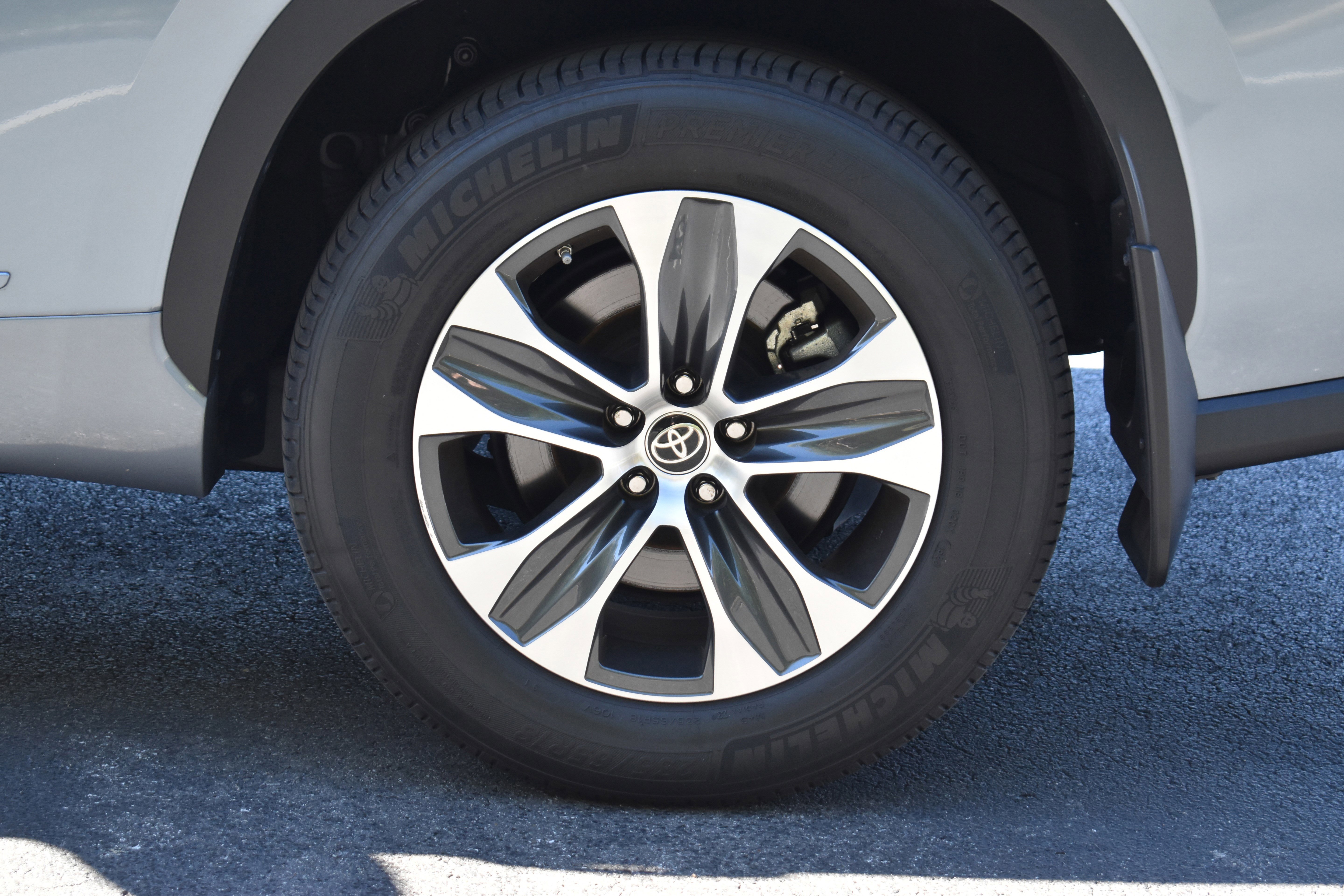 Used 2023 Toyota Highlander XLE image 40