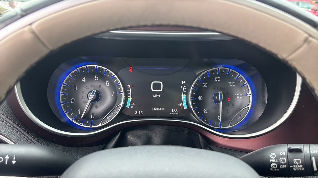Used 2017 Chrysler Pacifica Limited FWD image 16