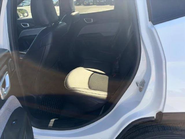 Certified 2025 Jeep Compass Latitude w/ Sun & Sound Group AWD/4WD image 25