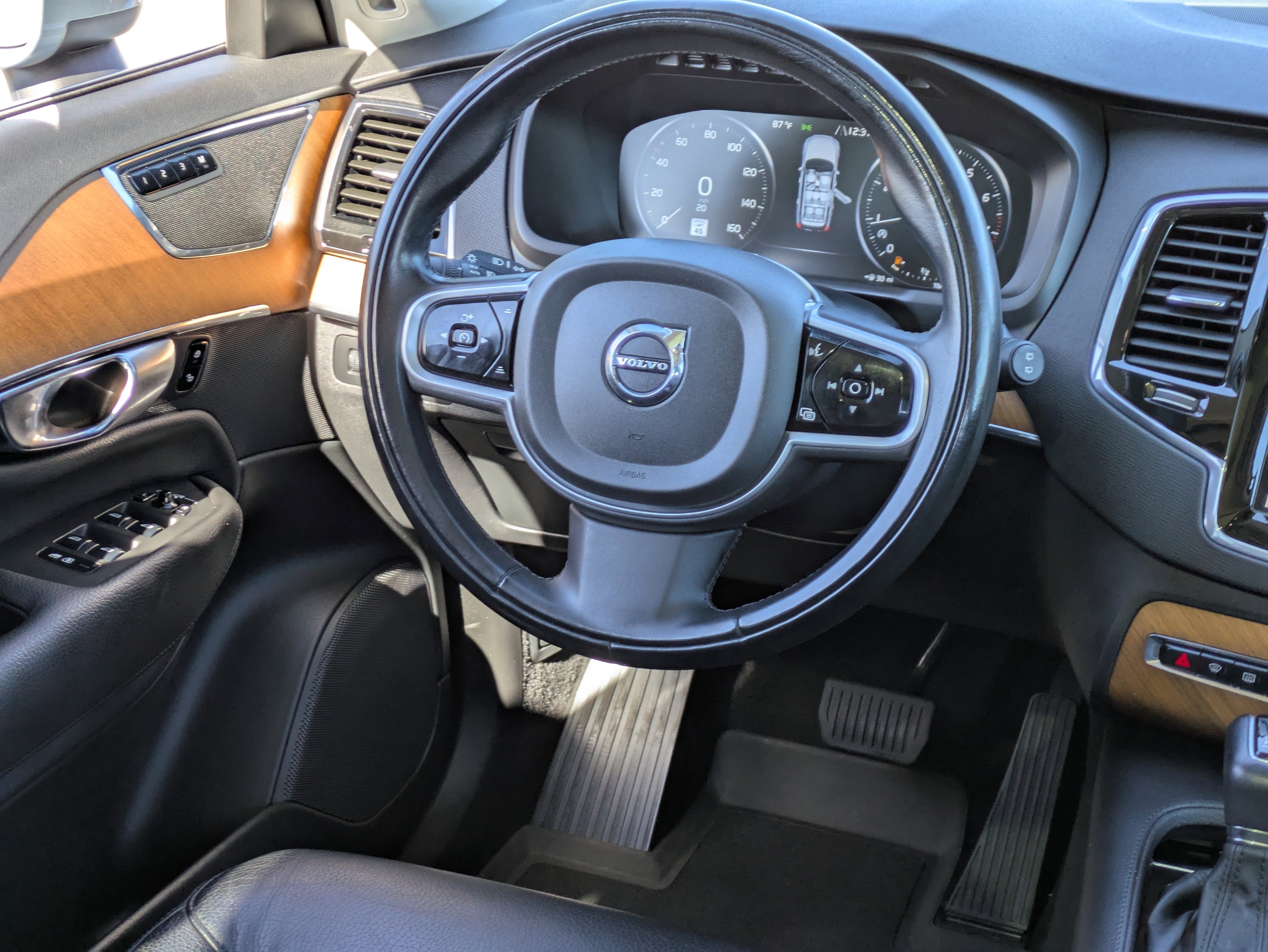 Used 2022 Volvo XC90 T5 Momentum w/ Advanced Package image 17