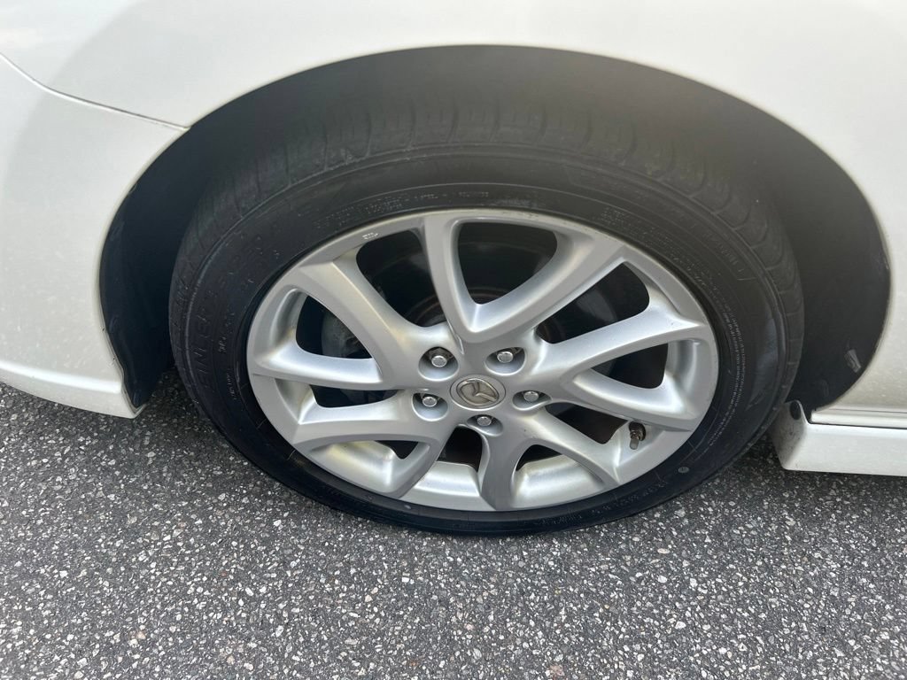 Used 2012 MAZDA MAZDA5 Touring w/ Moonroof & Audio Pkg FWD image 11