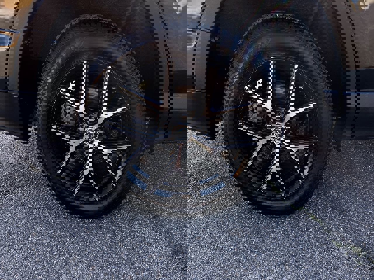 Used 2017 Toyota RAV4 SE image 12