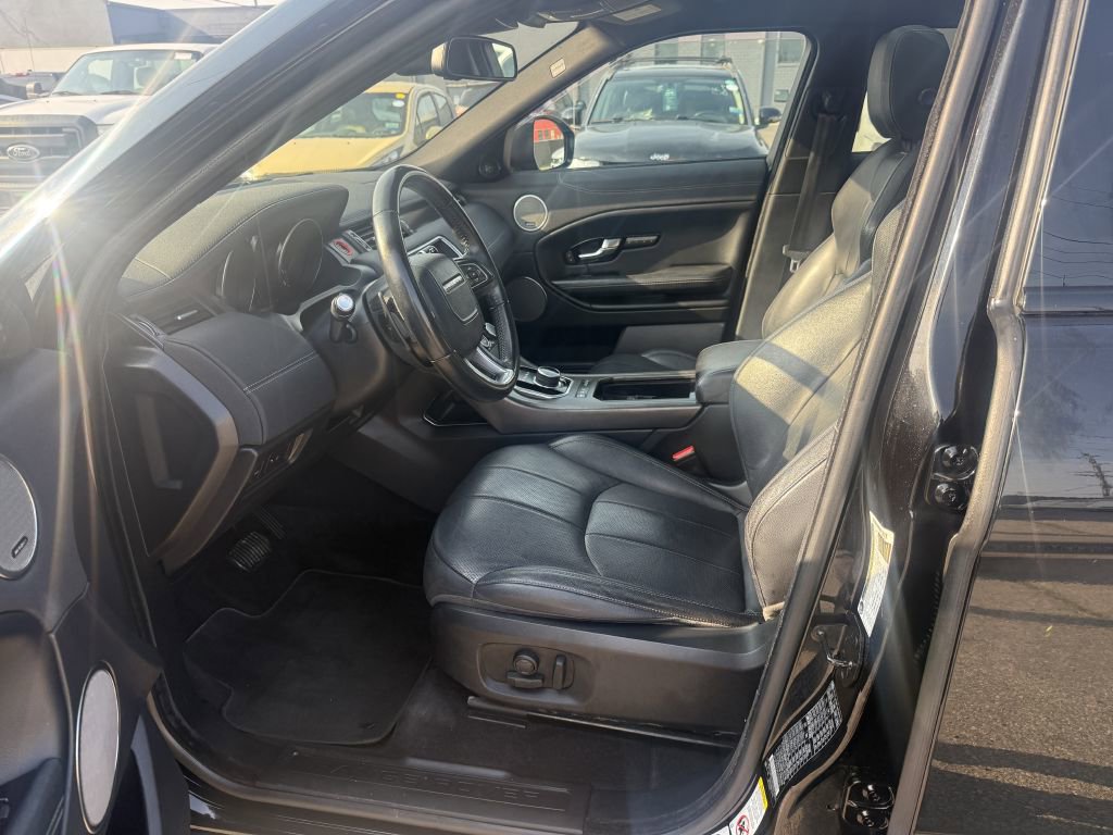 Used 2019 Land Rover Range Rover Evoque SE Premium image 8