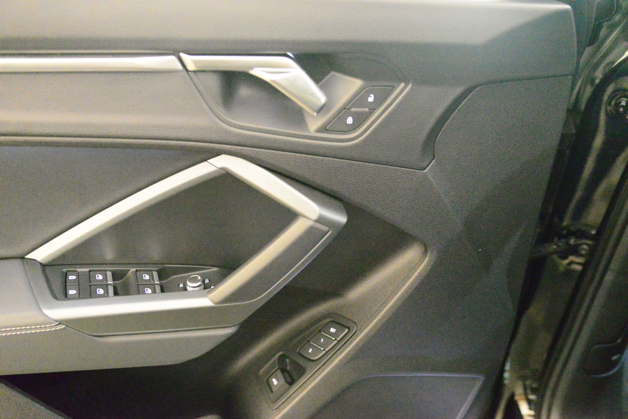 Certified 2025 Audi Q3 2.0T Premium w/ Convenience Package image 9