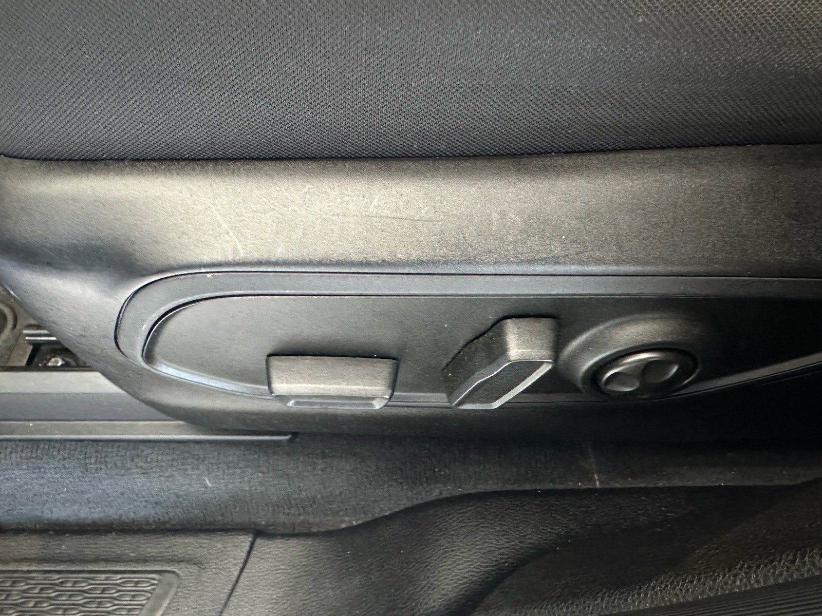 Used 2024 Jeep Grand Cherokee L Laredo w/ Luxury Tech Group I image 34