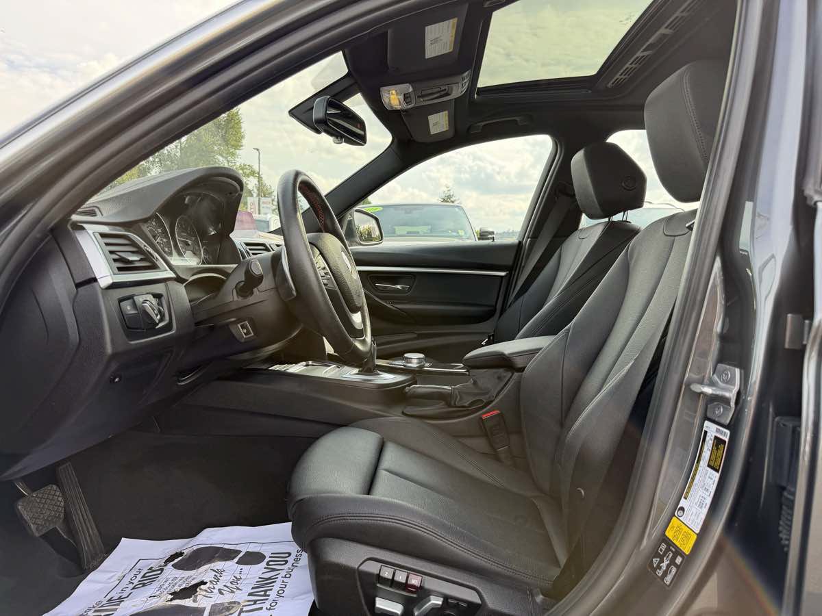 Used 2018 BMW 330i xDrive Sedan AWD/4WD image 14