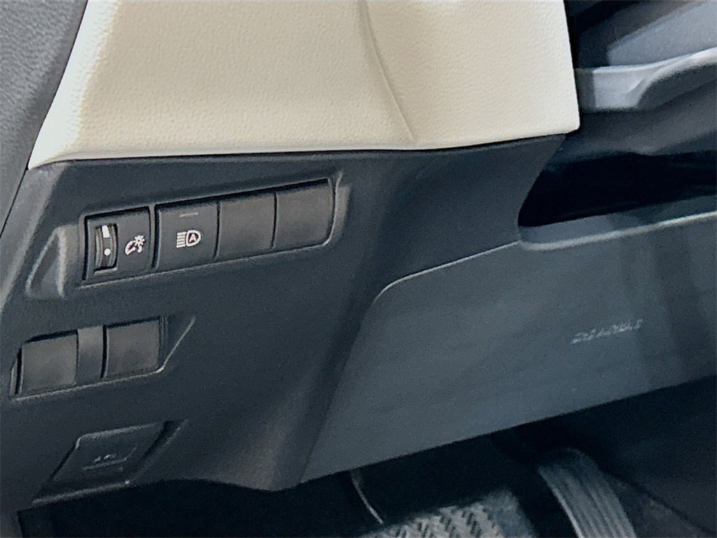 New 2025 Toyota Corolla Cross L image 10