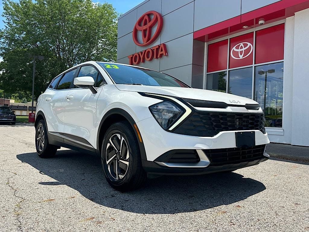 Used 2023 Kia Sportage LX AWD/4WD image 8