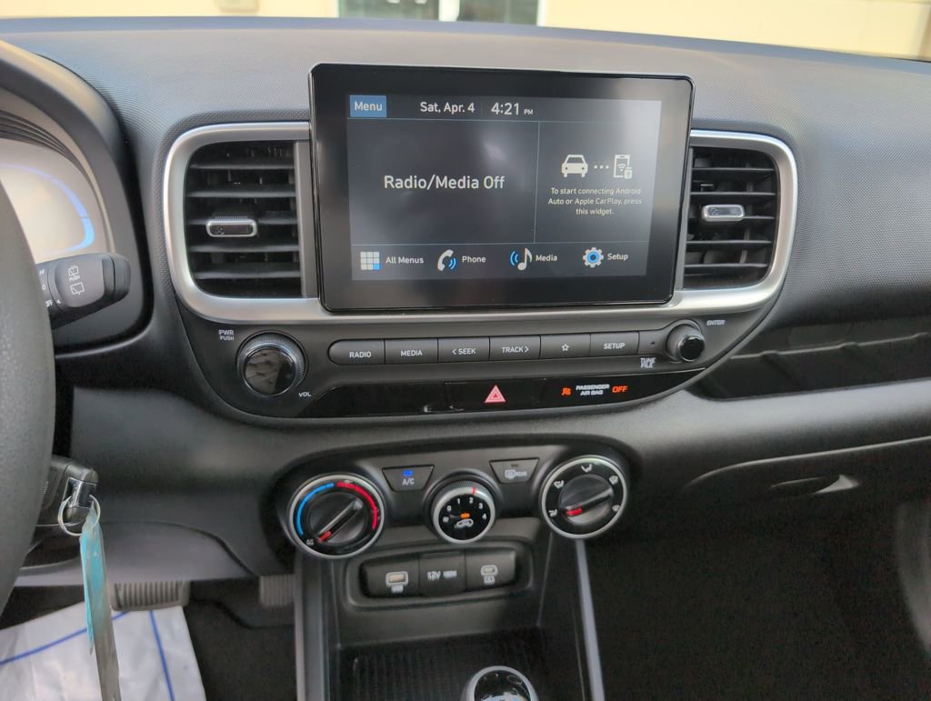Certified 2025 Hyundai Venue SE image 19