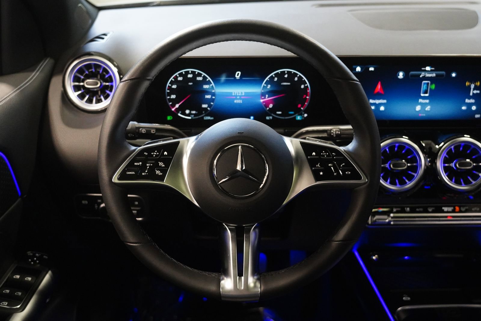 Used 2025 Mercedes-Benz GLA 250 4MATIC image 16