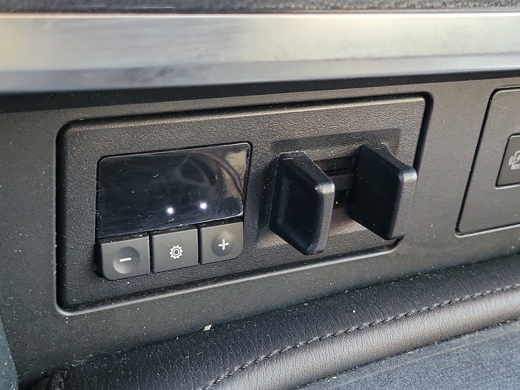 Used 2024 Nissan Armada SV image 14