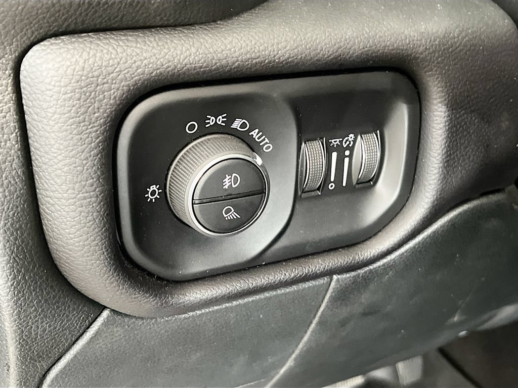 Used 2020 RAM 2500 Laramie w/ Chrome Appearance Group AWD/4WD image 10