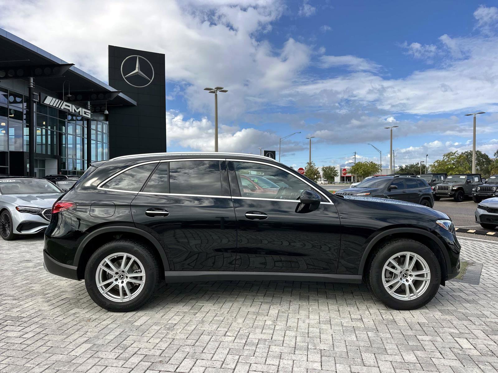 Used 2025 Mercedes-Benz GLC 300 image 3