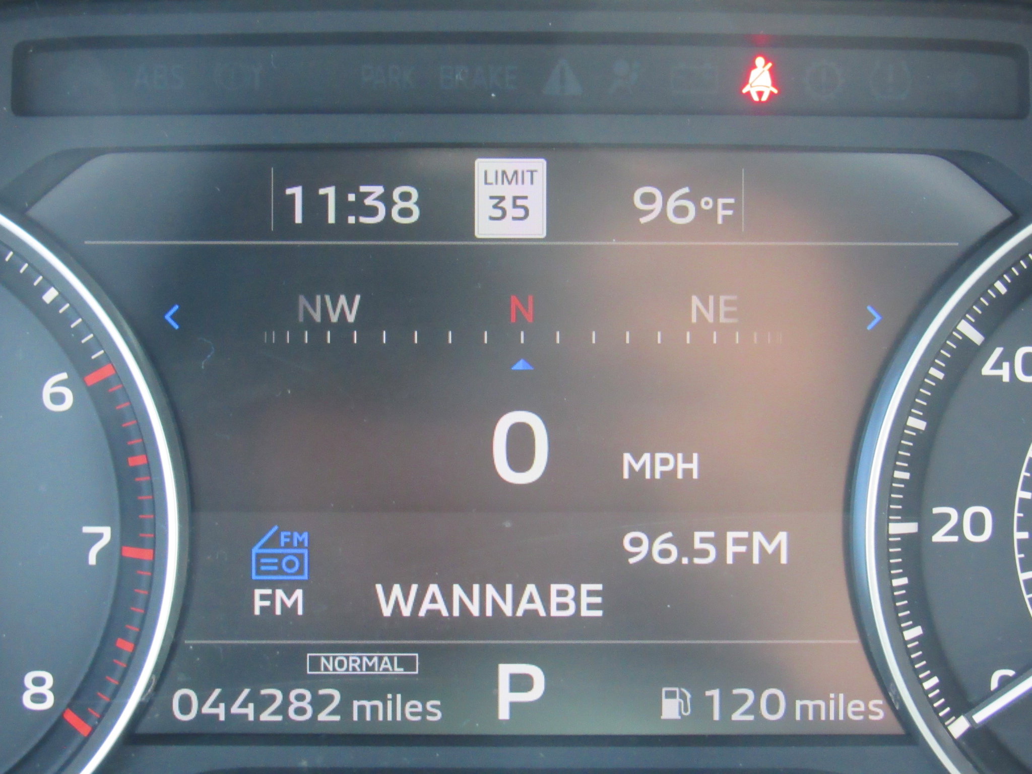 Used 2022 Mitsubishi Outlander SE image 24
