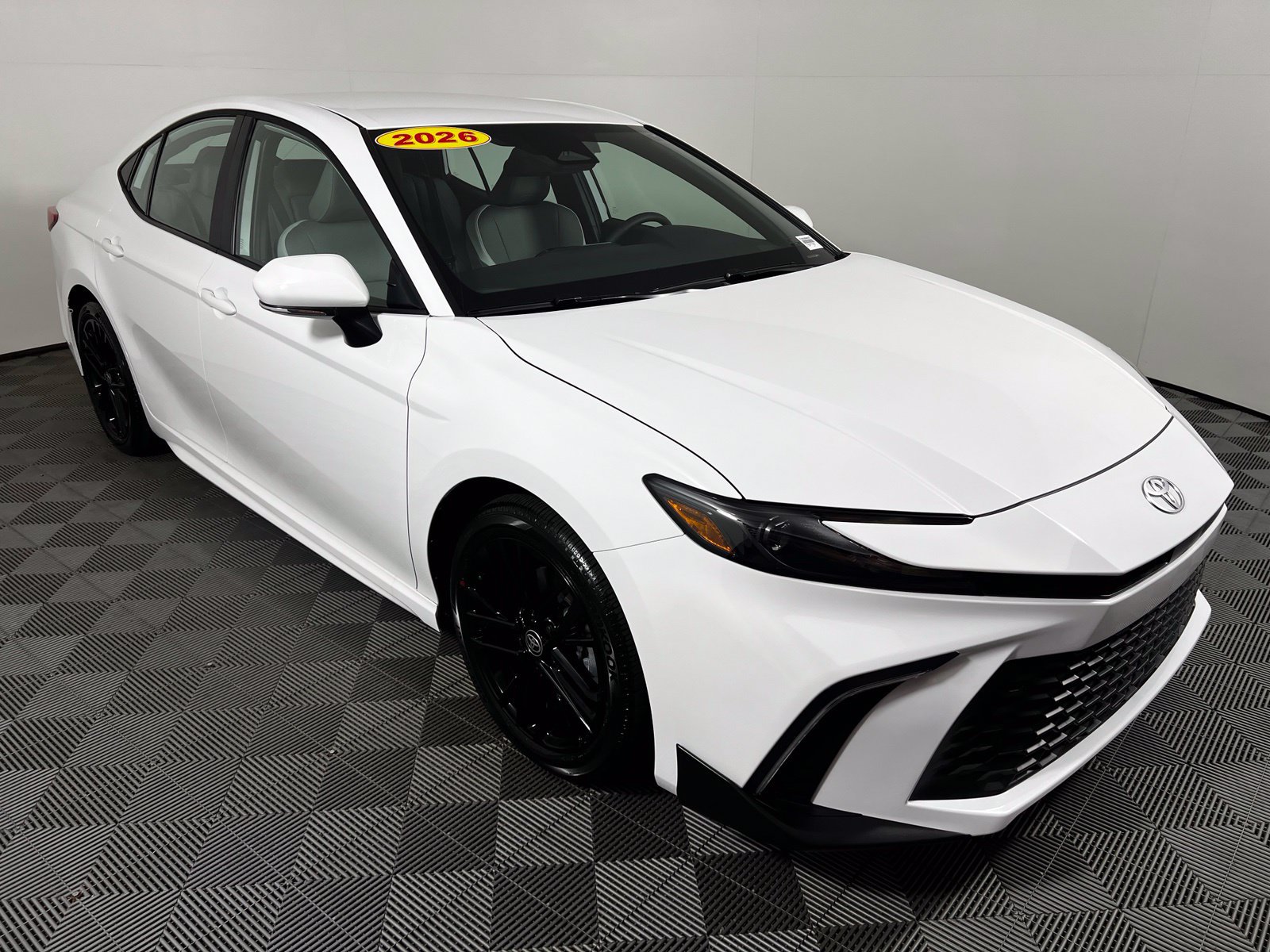 Used 2026 Toyota Camry SE FWD image 3
