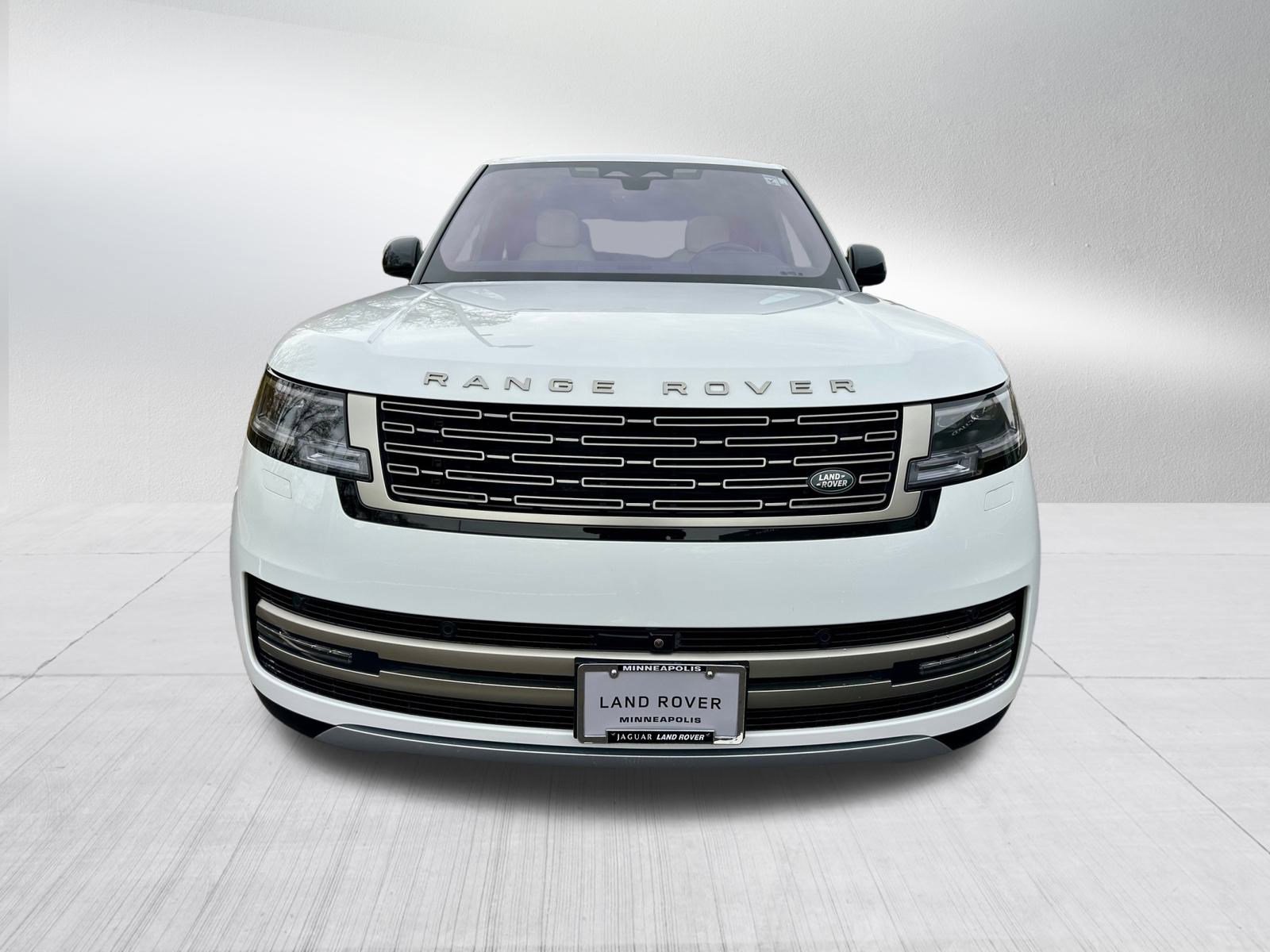 Used 2023 Land Rover Range Rover SE image 2