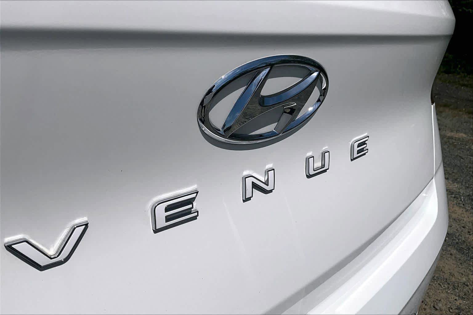 Used 2025 Hyundai Venue Limited FWD image 31