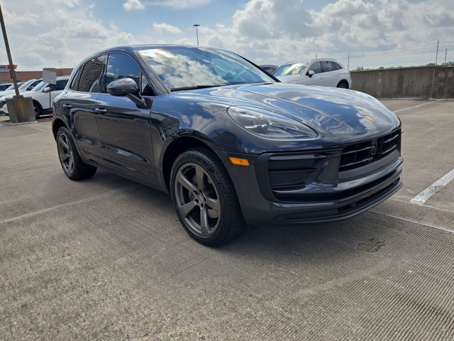 Used 2025 Porsche Macan Turbo AWD/4WD image 3