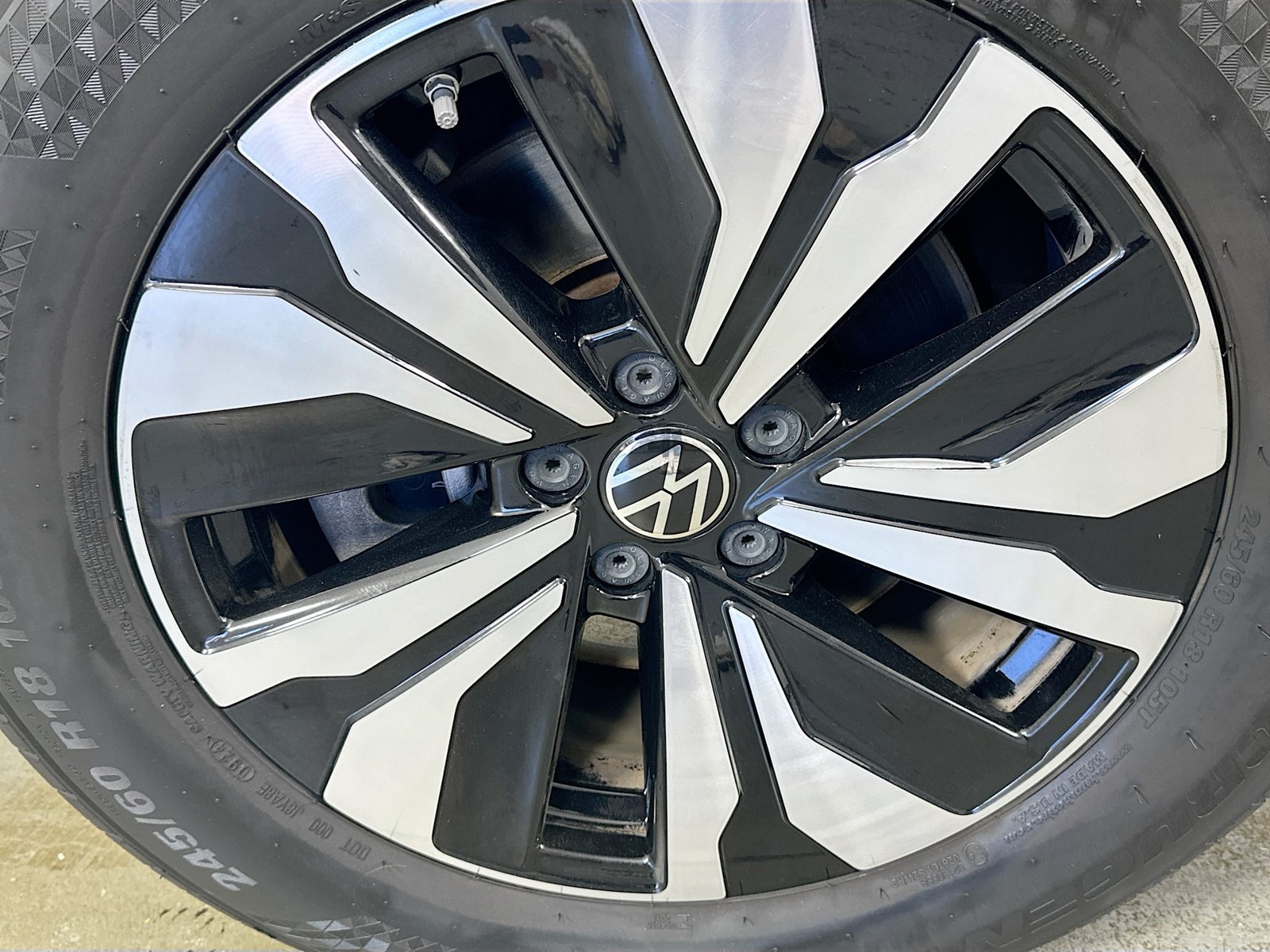 Used 2024 Volkswagen Atlas SE FWD image 31