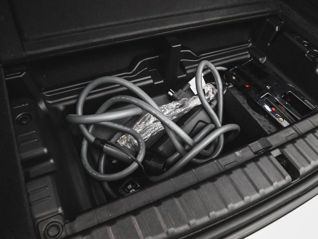 Used 2024 BMW iX xDrive50 w/ Premium Package AWD/4WD image 35