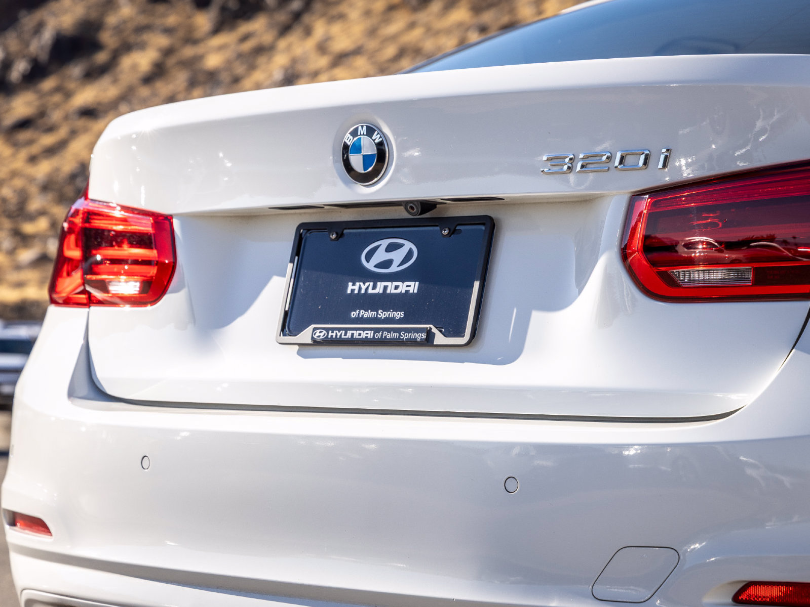 Used 2017 BMW 320i Sedan RWD image 10