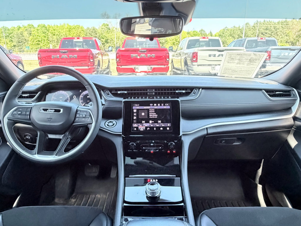 Used 2023 Jeep Grand Cherokee Altitude RWD image 12