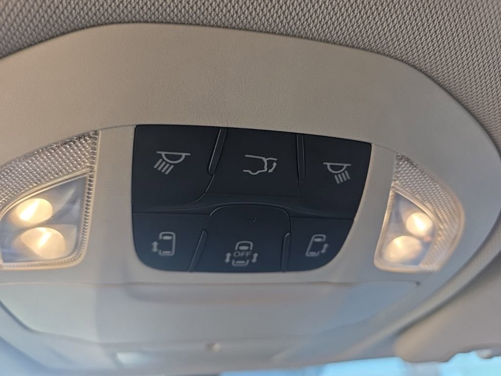 Used 2024 Chrysler Pacifica Touring-L FWD image 17