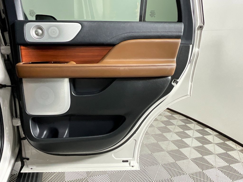 Used 2022 Lincoln Navigator Reserve image 25