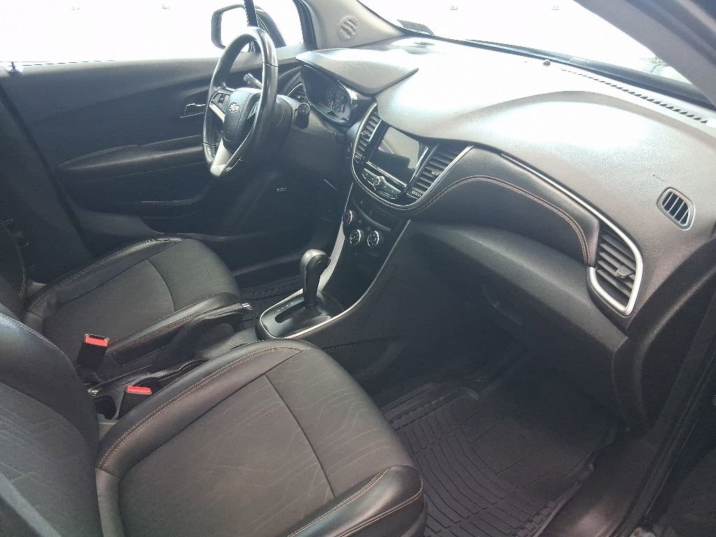 Used 2019 Chevrolet Trax LT w/ Sun & Sound Package AWD/4WD image 21