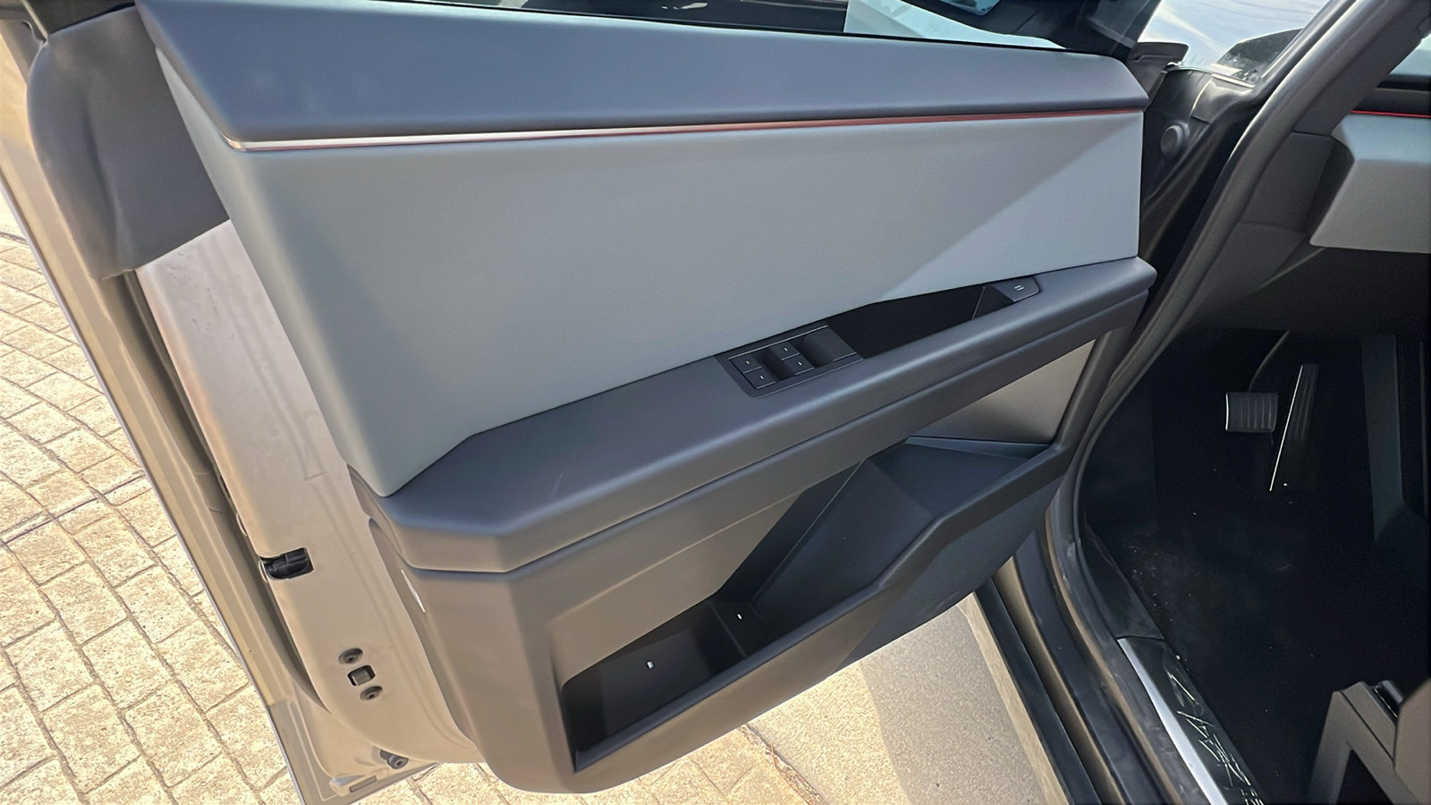 Used 2025 Tesla Cybertruck AWD Crew Cab image 14