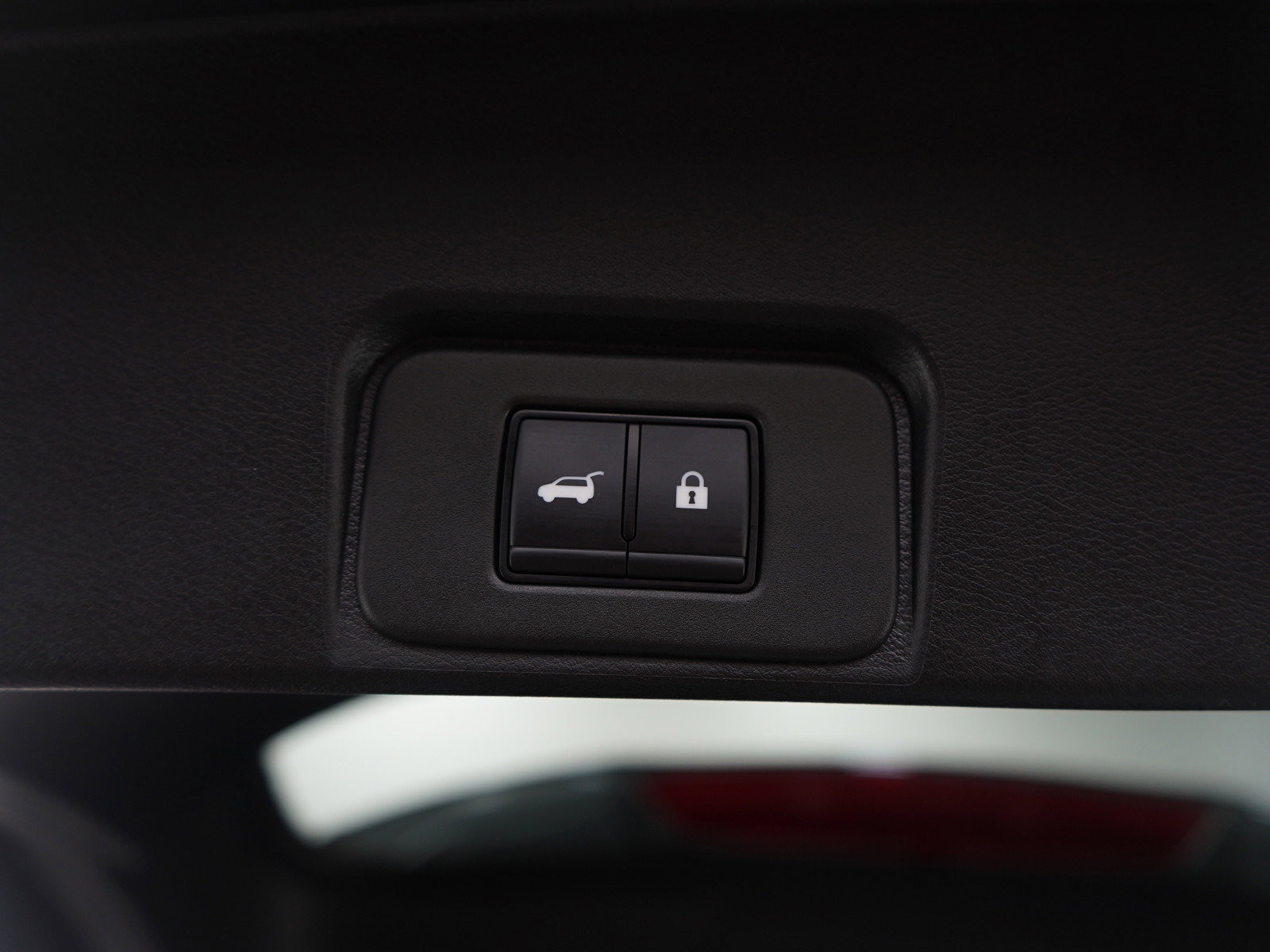 Used 2025 Nissan Rogue SV image 18