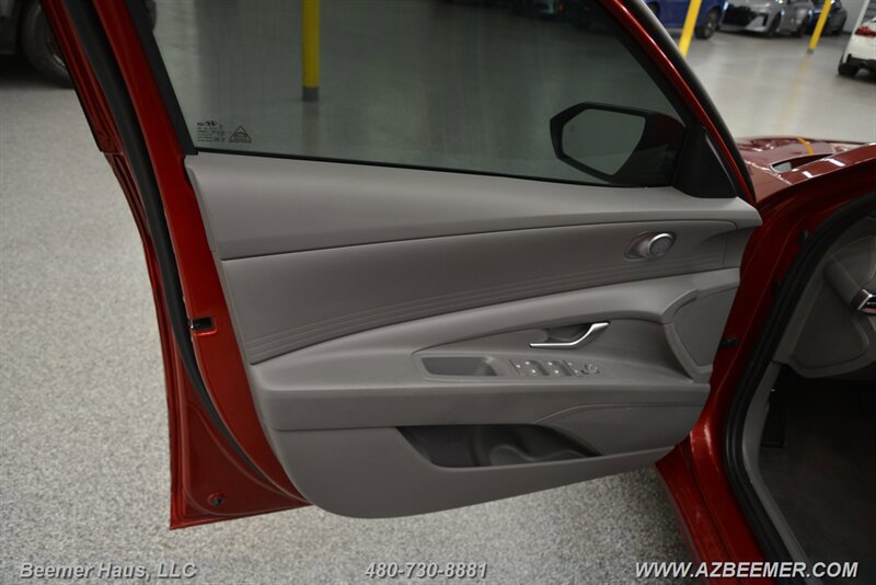 Used 2024 Hyundai Elantra SEL FWD image 35