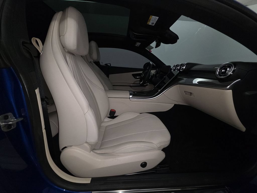 Used 2025 Mercedes-Benz CLE 300 4MATIC Coupe w/ AMG Line image 8