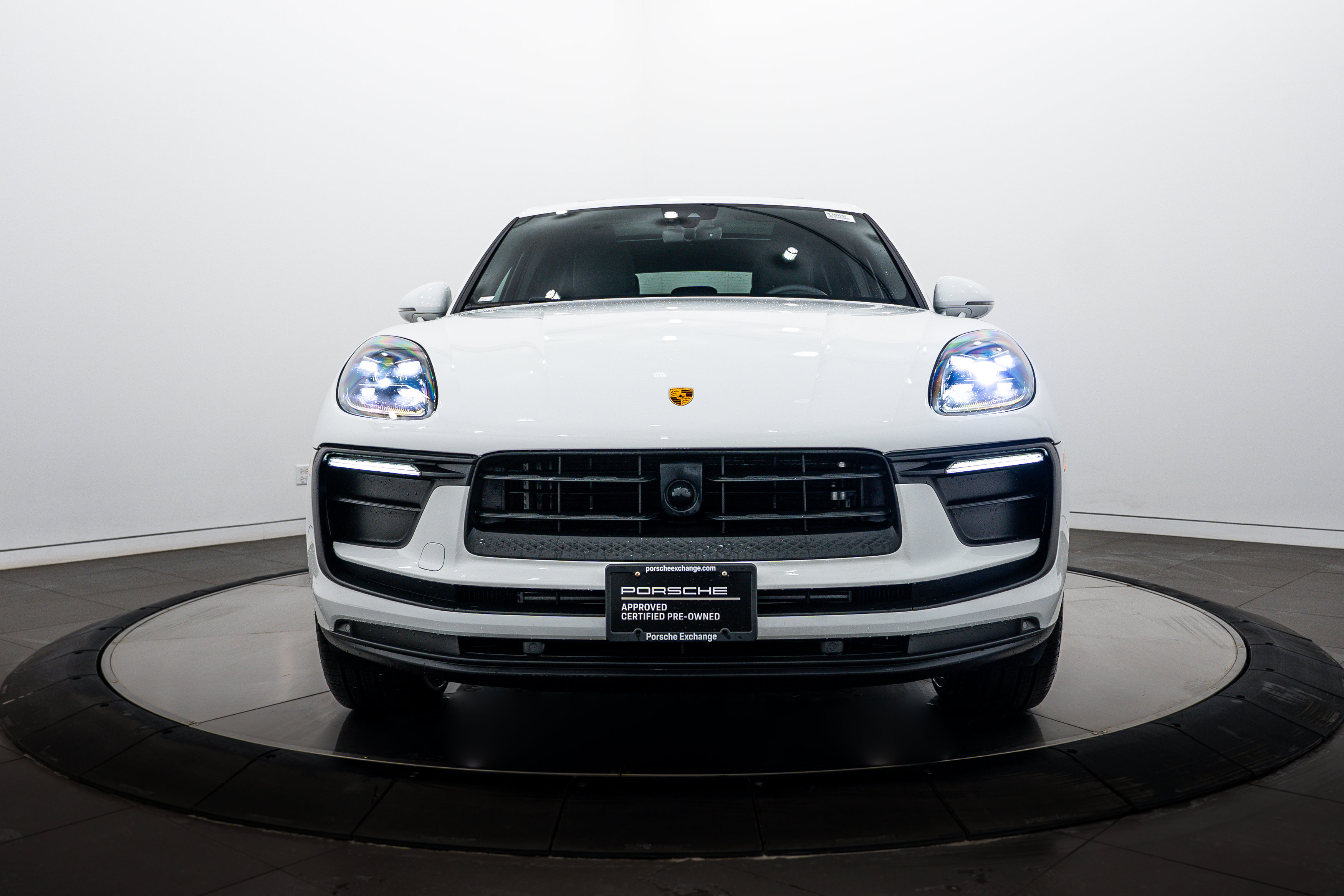 Certified 2026 Porsche Macan AWD/4WD image 10