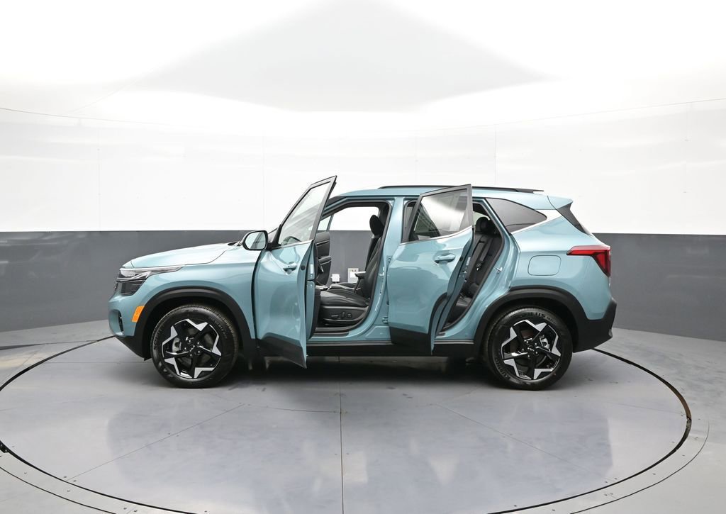 Certified 2025 Kia Seltos EX w/ EX Sunroof Package image 44