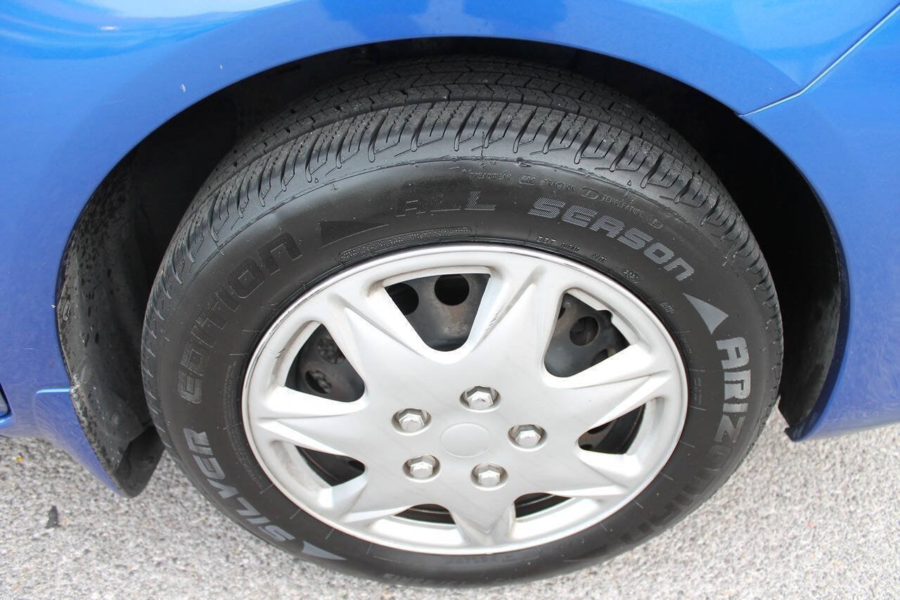 Used 2015 Nissan Versa SV FWD image 11